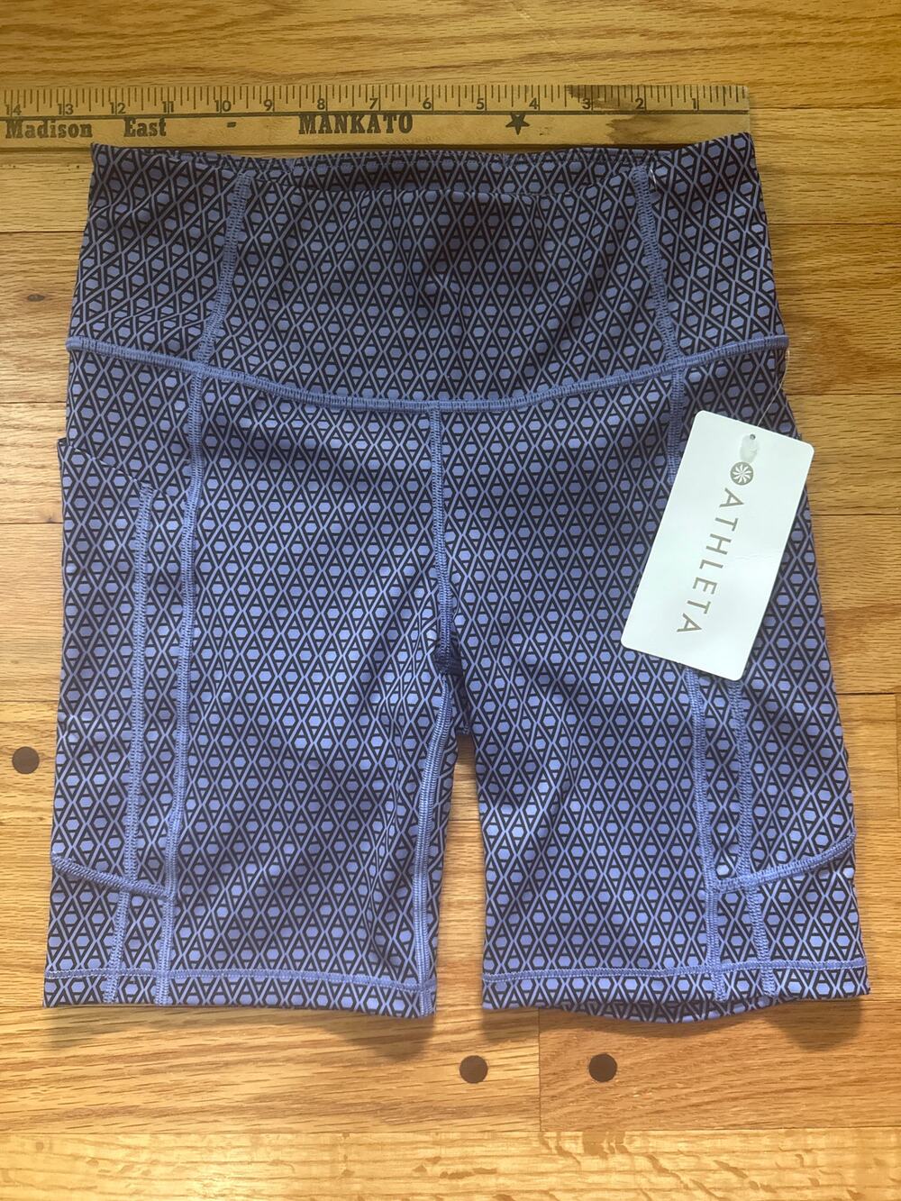 NEW Athleta Ultimate Stash Monogram 7" Shorts Purple Sz S